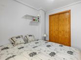 Opportunity for a ground floor apartment with 2 bedrooms, a bathroom and a toilet in Playa del Cura