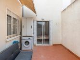 Opportunity for a ground floor apartment with 2 bedrooms, a bathroom and a toilet in Playa del Cura