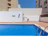 Appartement central avec parking, piscine et grand débarras à 900 m de la mer