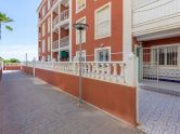 Ground floor apartment with garage included, 10 meters from the sea in La Mata