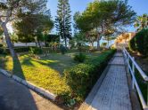 Renovated first-floor apartment with sea views, pool, tennis court and parking