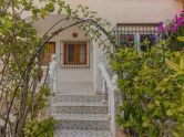 Opportunity: Chalet with large 317 m2 plot in El Chaparral – La Siesta