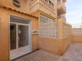 Sunrise views and Mediterranean breezes in Nueva Torrevieja! 2 bedrooms + communal pool