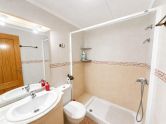 Opportunité d'acquérir un appartement de 2 chambres avec vue imprenable et piscine