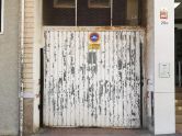 Opportunity!! Central parking space