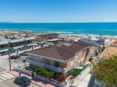 Upper Floor Bungalow in Los Europeos, Torrevieja - Just 50 meters from the beach