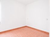 Bargain 3-bedroom apartment with terrace