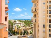 Two-bedroom penthouse with garage and sea views