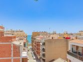 Stunning 103m2 apartment just 250m from Playa del Cura. South facing with enclosed garage included.