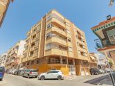 Stunning 103m2 apartment just 250m from Playa del Cura. South facing with enclosed garage included.
