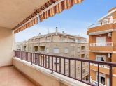 Central and very bright apartment with a garage and a super convenient storage room on your same floor