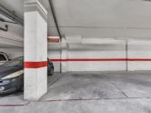 Central and very bright apartment with a garage and a super convenient storage room on your same floor