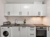 Stunning renovated three-bedroom corner penthouse in the Santa Gema residential complex.