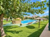 Opportunity in Torreblanca: 2 bedrooms with pool