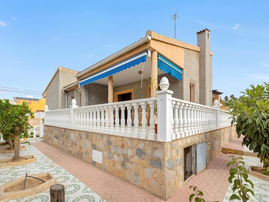 Španělsko Magnificent Detached Villa in Nueva Torrevieja 4 bedrooms, 2 bathrooms, 2 parking places