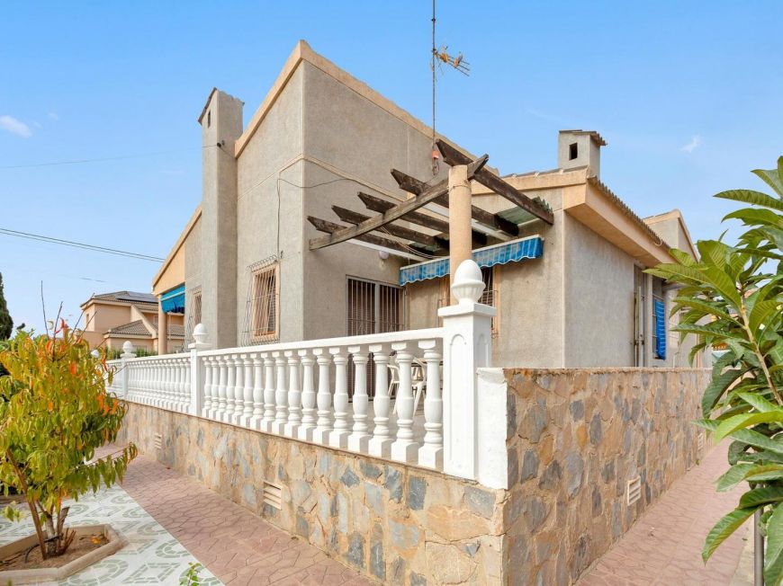 Španělsko Magnificent Detached Villa in Nueva Torrevieja 4 bedrooms, 2 bathrooms, 2 parking places