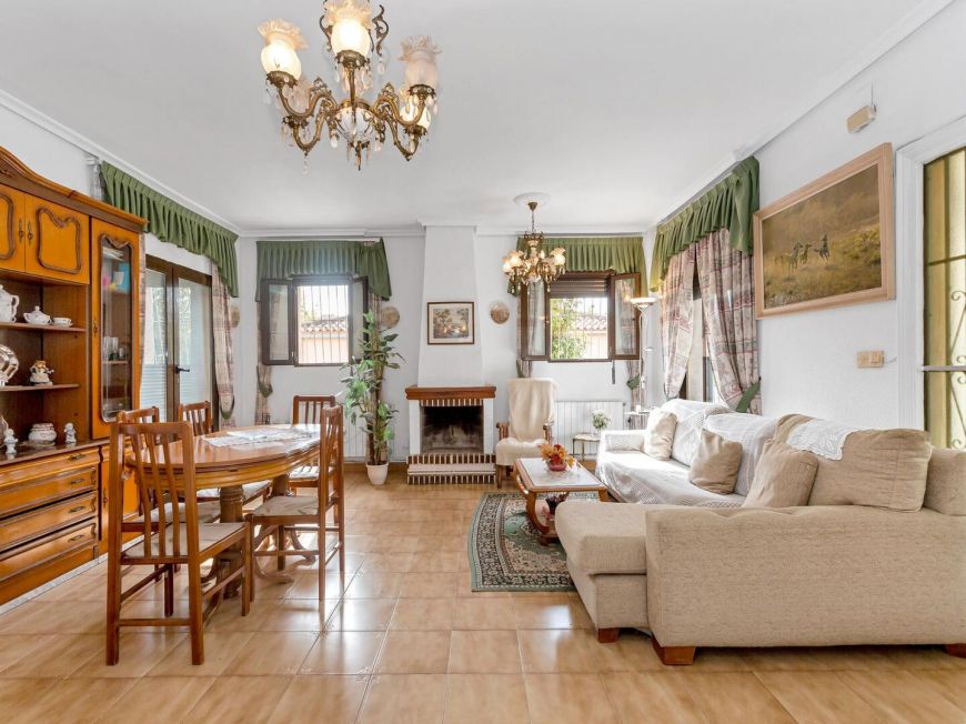 Španělsko Magnificent Detached Villa in Nueva Torrevieja 4 bedrooms, 2 bathrooms, 2 parking places