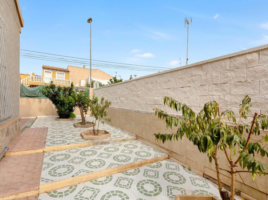 Španělsko Magnificent Detached Villa in Nueva Torrevieja 4 bedrooms, 2 bathrooms, 2 parking places