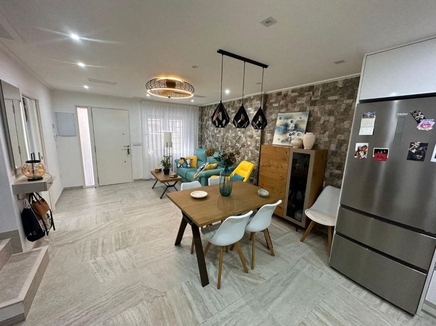 España Duplex con piscina totalmente reformado y amueblado a estrenar, a 80 metros de la Playa de La Mata