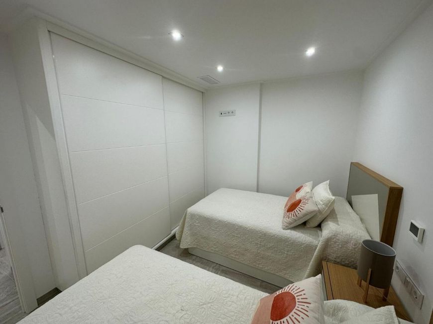 España Duplex con piscina totalmente reformado y amueblado a estrenar, a 80 metros de la Playa de La Mata