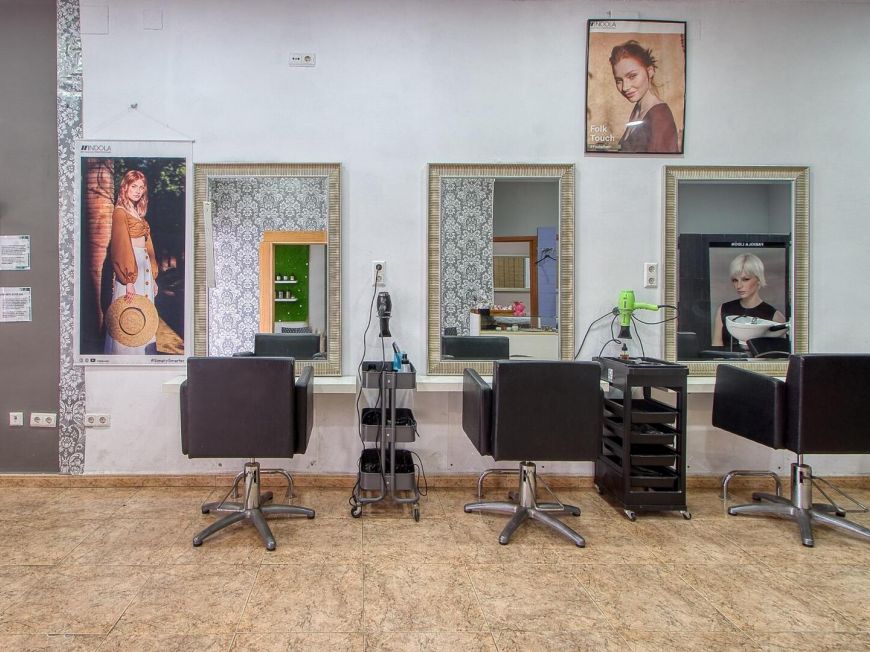 Espanha ¡Oportunidad de inversión! Local de Peluquería Totalmente Equipado en Venta