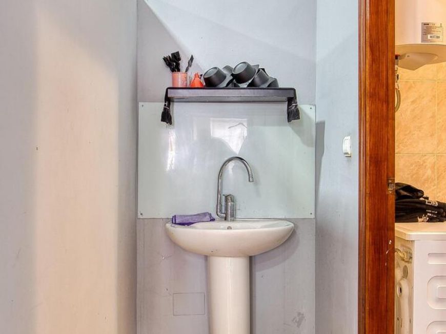 Espanha ¡Oportunidad de inversión! Local de Peluquería Totalmente Equipado en Venta