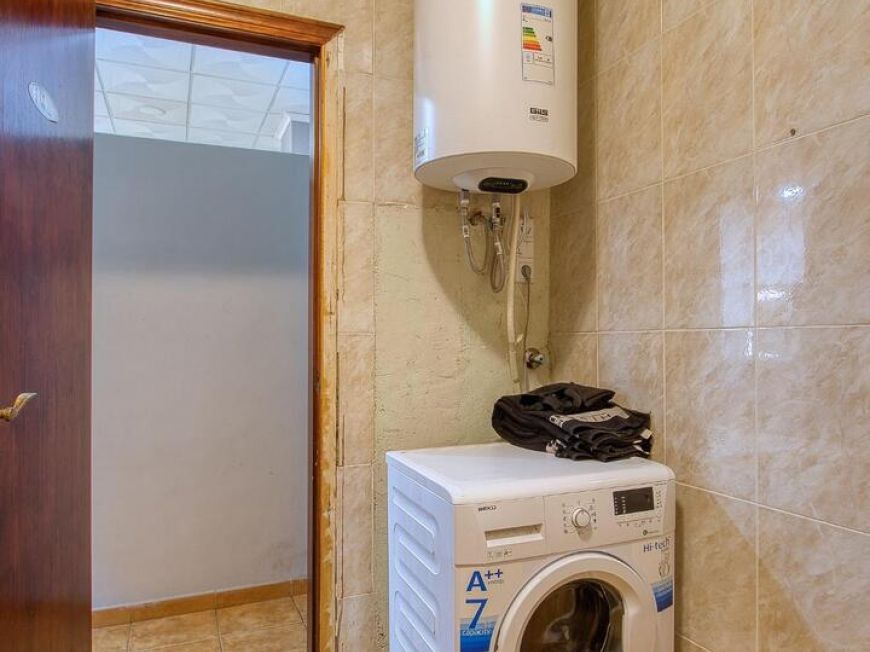 Espanha ¡Oportunidad de inversión! Local de Peluquería Totalmente Equipado en Venta