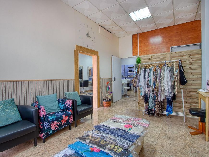 Espanha ¡Oportunidad de inversión! Local de Peluquería Totalmente Equipado en Venta