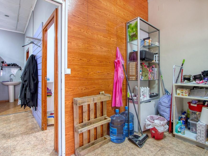 Espanha ¡Oportunidad de inversión! Local de Peluquería Totalmente Equipado en Venta