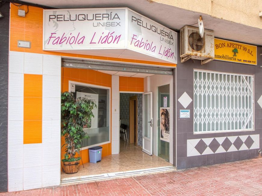Espanha ¡Oportunidad de inversión! Local de Peluquería Totalmente Equipado en Venta