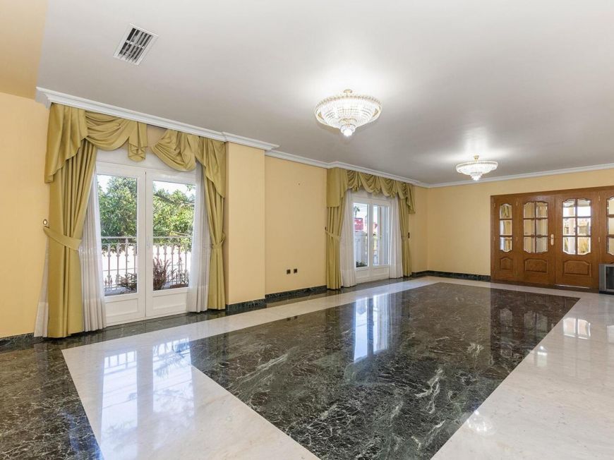 Španělsko Opportunity for a luxury villa with more than 500m2 of living space