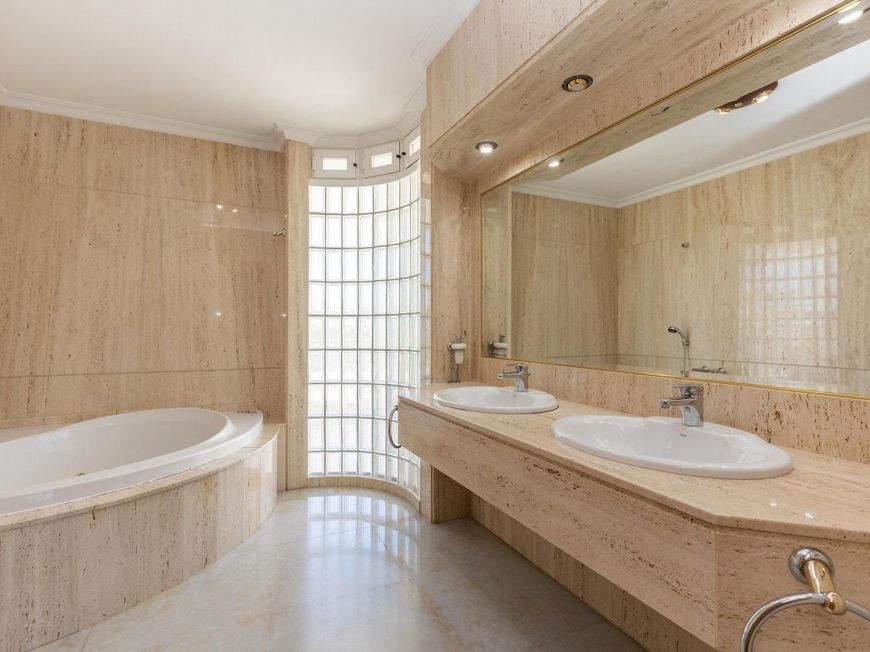 Španělsko Opportunity for a luxury villa with more than 500m2 of living space