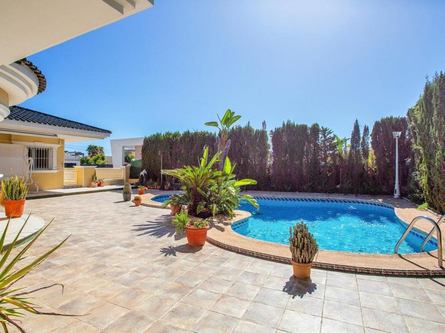 Španělsko Opportunity for a luxury villa with more than 500m2 of living space