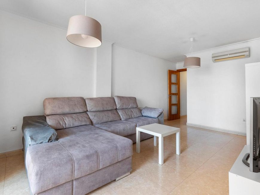 Španělsko Opportunity in the center of Torrevieja with 3 bedrooms and 2 bathrooms