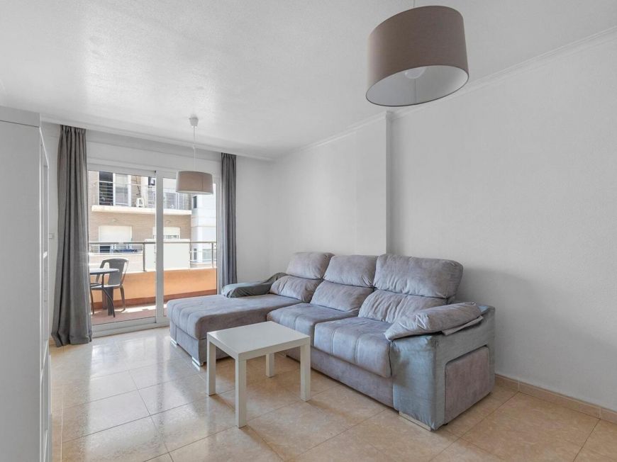 Španělsko Opportunity in the center of Torrevieja with 3 bedrooms and 2 bathrooms