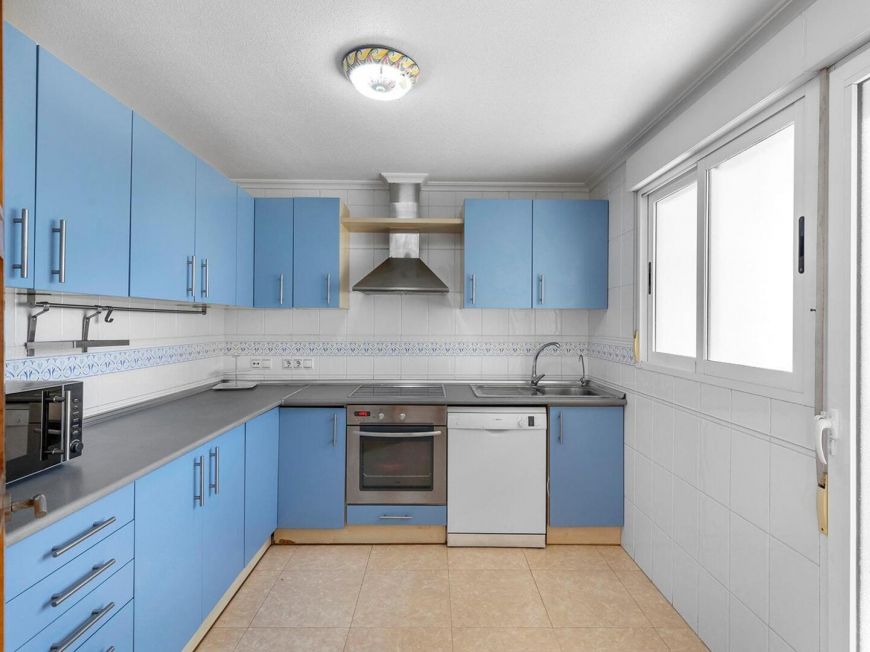 Španělsko Opportunity in the center of Torrevieja with 3 bedrooms and 2 bathrooms