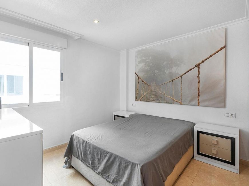 Španělsko Opportunity in the center of Torrevieja with 3 bedrooms and 2 bathrooms