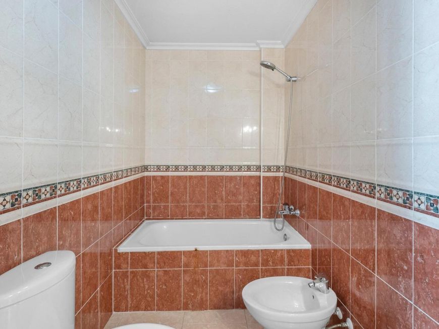 Španělsko Opportunity in the center of Torrevieja with 3 bedrooms and 2 bathrooms
