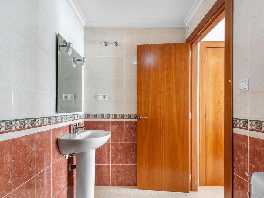 Španělsko Opportunity in the center of Torrevieja with 3 bedrooms and 2 bathrooms