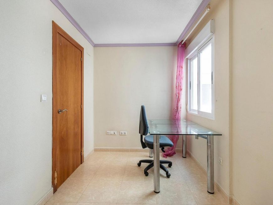 Španělsko Opportunity in the center of Torrevieja with 3 bedrooms and 2 bathrooms