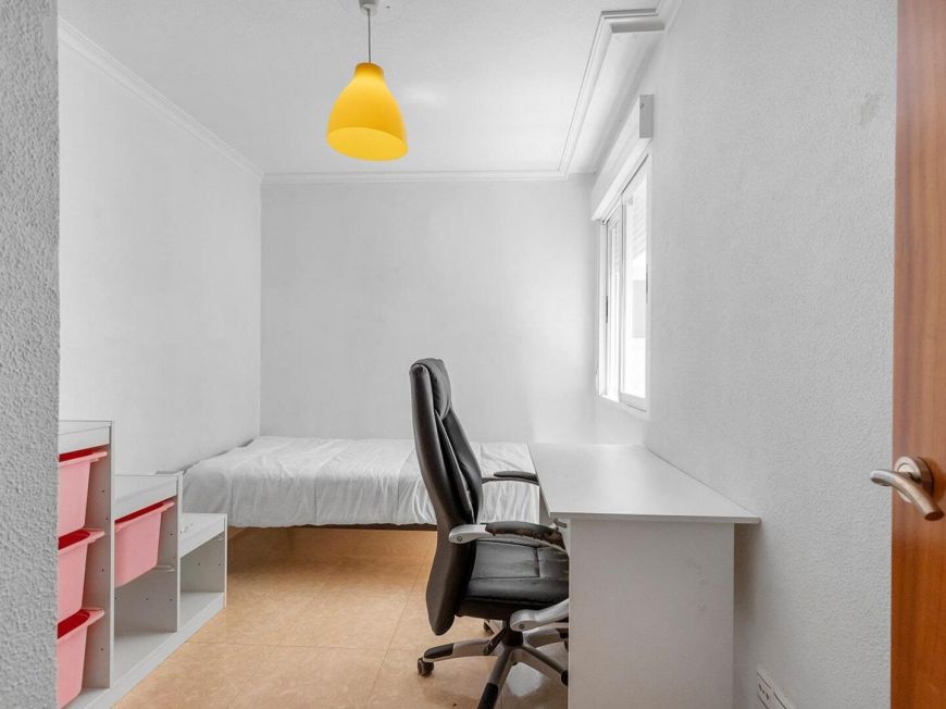 Španělsko Opportunity in the center of Torrevieja with 3 bedrooms and 2 bathrooms