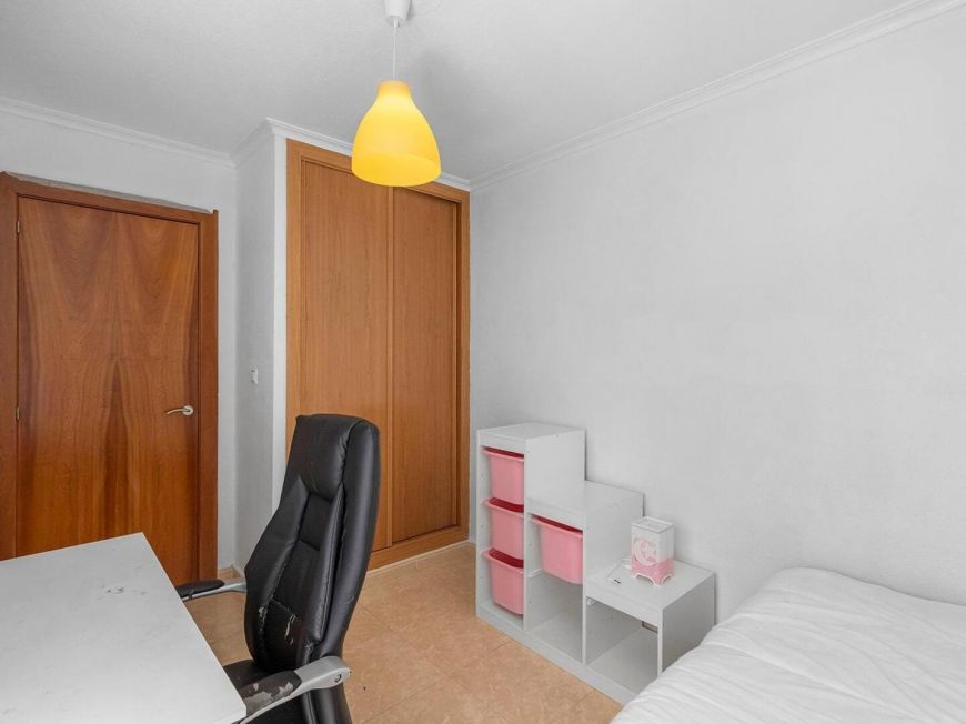 Španělsko Opportunity in the center of Torrevieja with 3 bedrooms and 2 bathrooms