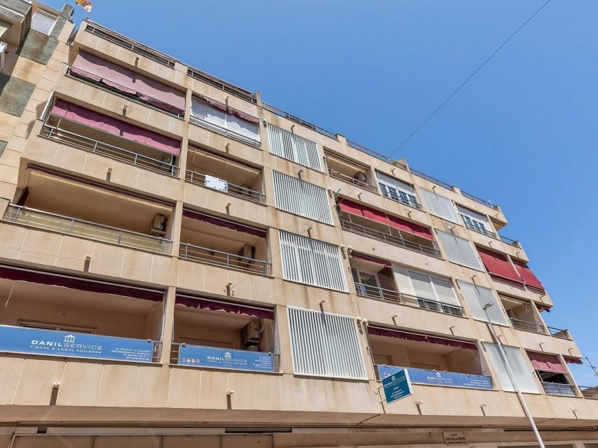 Španělsko Opportunity in the center of Torrevieja with 3 bedrooms and 2 bathrooms