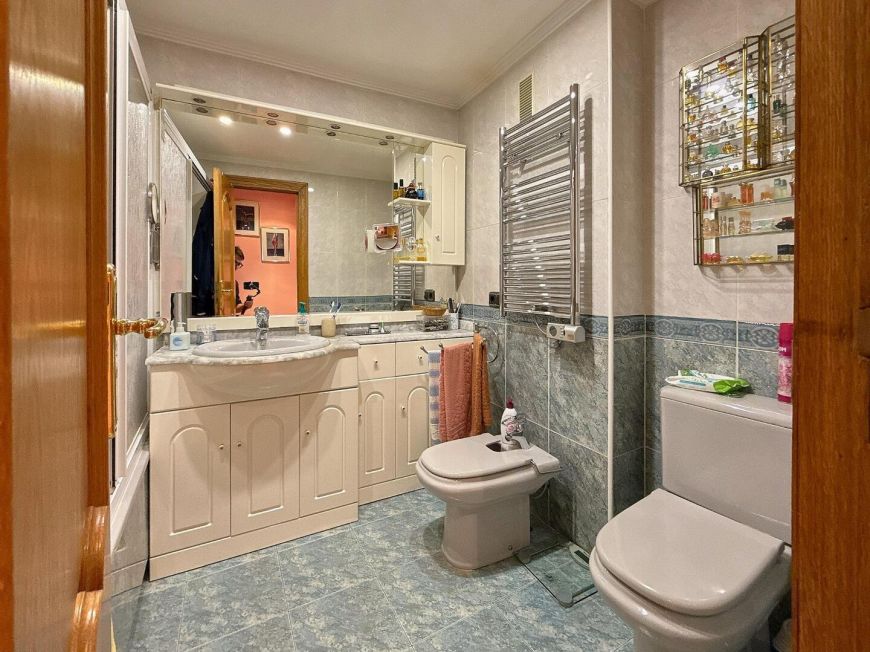 Испания Fantastic 2-bedroom, 2-bathroom apartment just 200 meters from Playa del Cura – Torrevieja