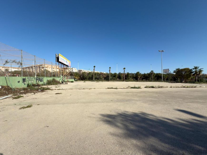 Espanha Bungalow Opportunity in Parque de las Naciones