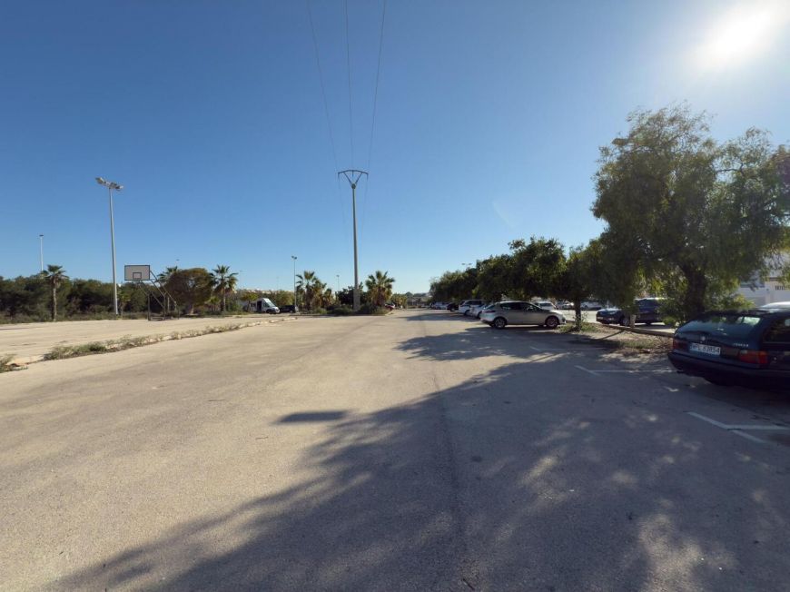 Espanha Bungalow Opportunity in Parque de las Naciones