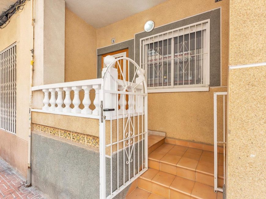 Španělsko Opportunity for a ground floor apartment with 2 bedrooms, a bathroom and a toilet in Playa del Cura