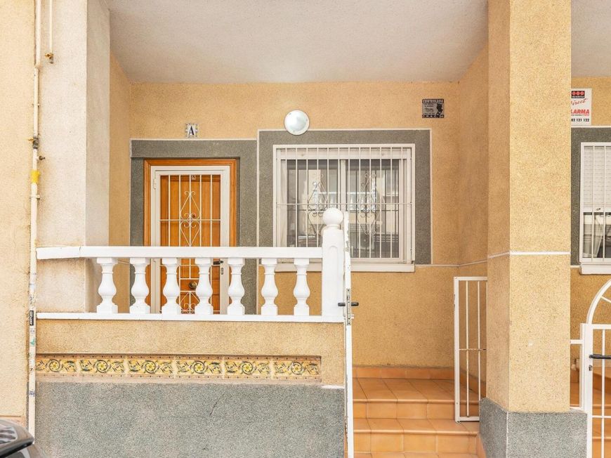 Španělsko Opportunity for a ground floor apartment with 2 bedrooms, a bathroom and a toilet in Playa del Cura