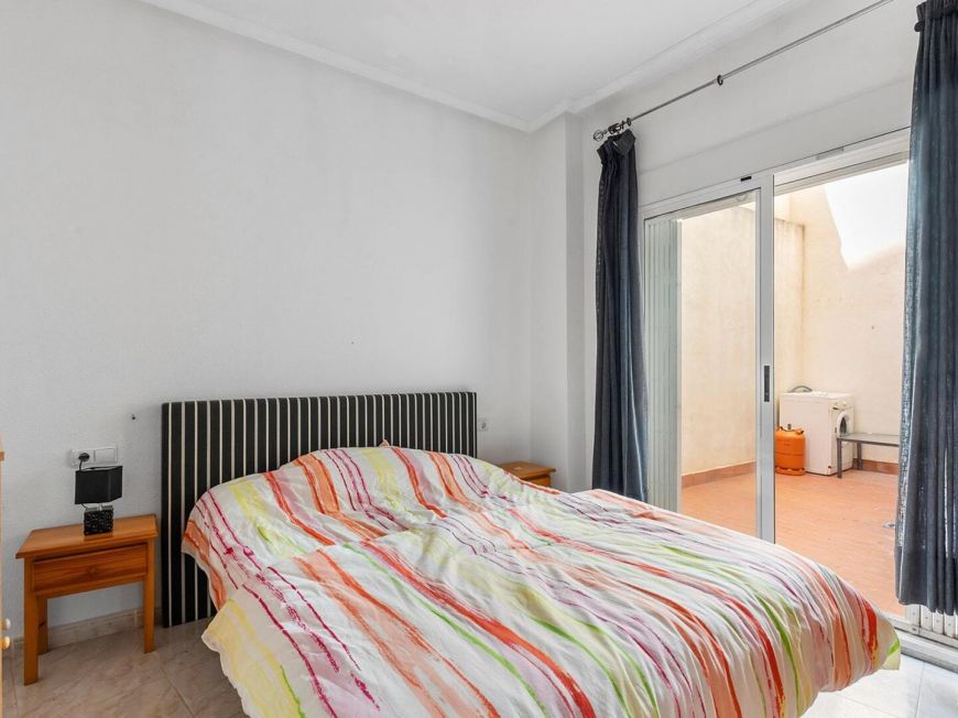 Španělsko Opportunity for a ground floor apartment with 2 bedrooms, a bathroom and a toilet in Playa del Cura