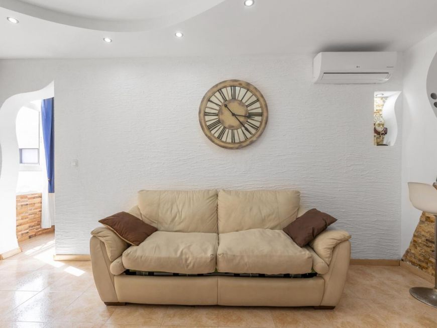 Španělsko Fabulous 2 bedroom + 1 bathroom apartment + pool in Parque de las Naciones